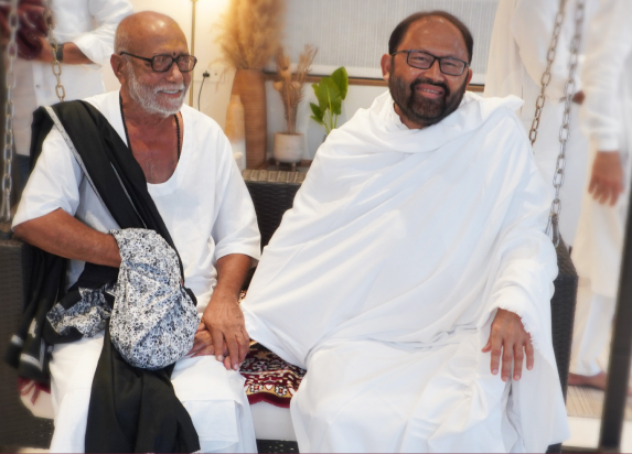 Pujya Gurudevshri Rakeshji with Pujya Morari Bapu
